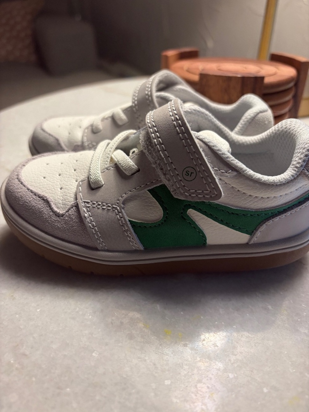 7.5 Stride Rite London Sneaker
